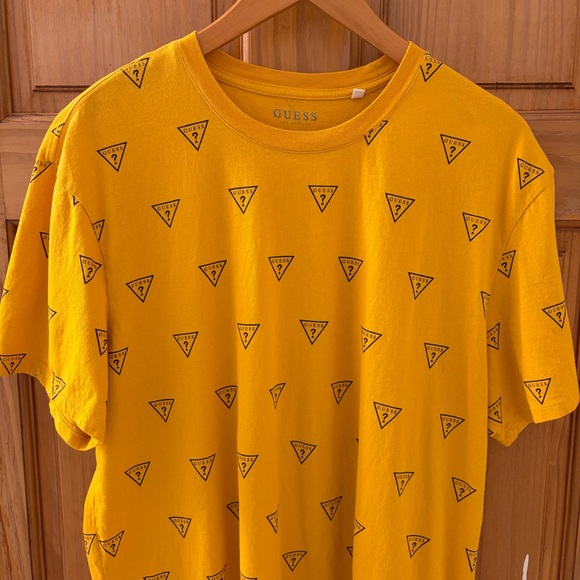 Y2K Guess Logo T-Shirt Men’s XL Yellow 90s Mallsoft Preppy All Over Pattern - Picture 2 of 6